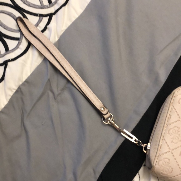 NWOT GUESS Wallet - Picture 2 of 8